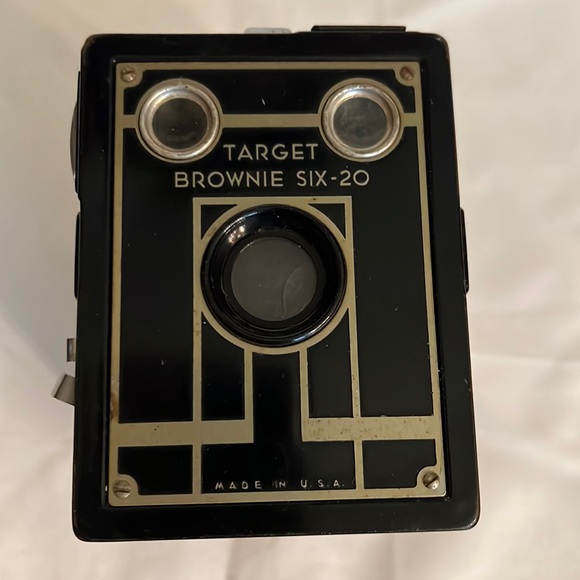 Vintage Kodak Target Brownie Six-20 Camera - Picture 1 of 9